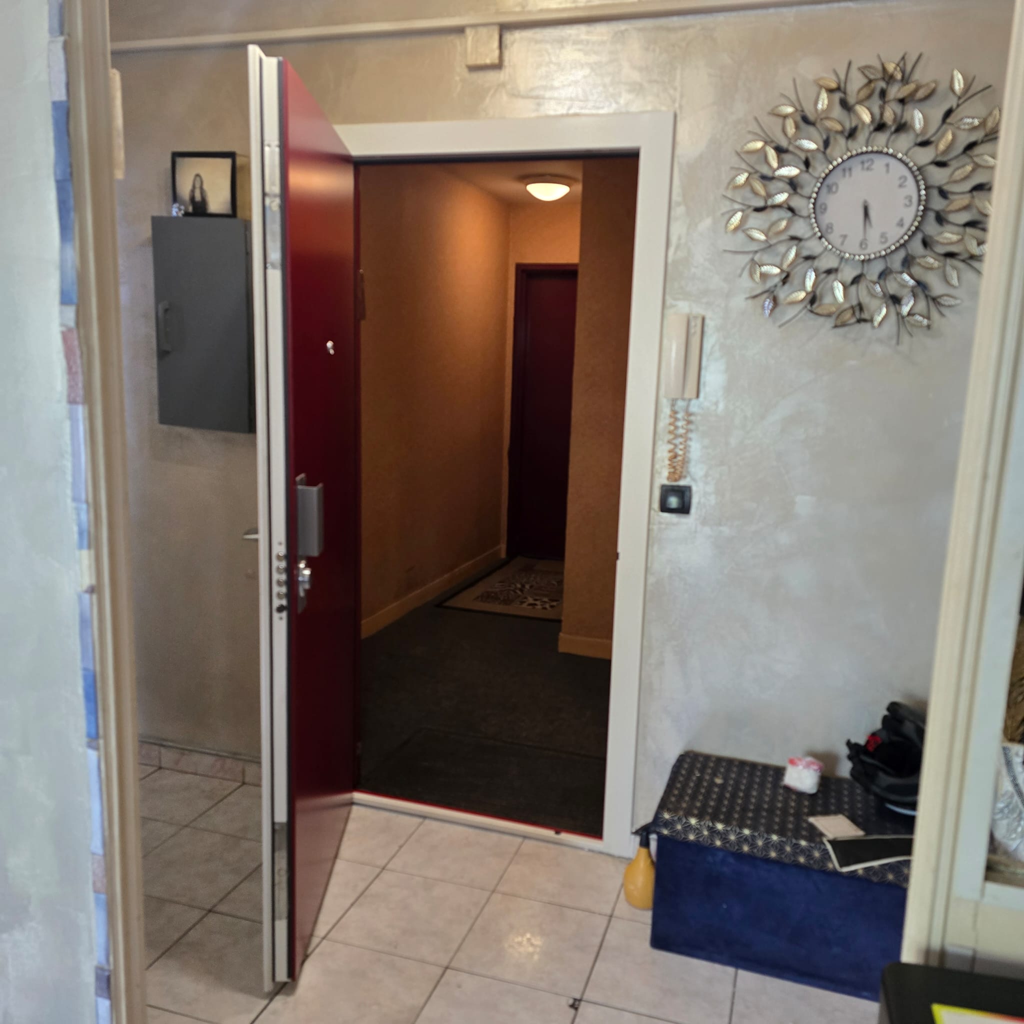 Porte d’entrée vue depuis l’intérieur